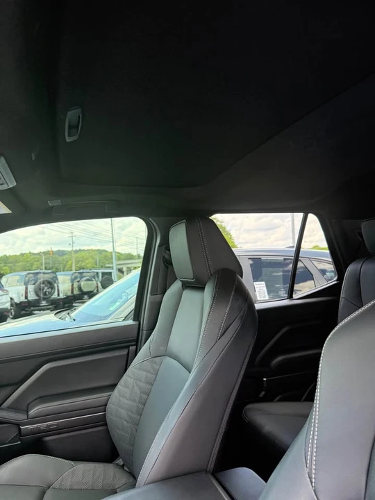2025 Toyota 4Runner 6th Gen - Image 10 of 12