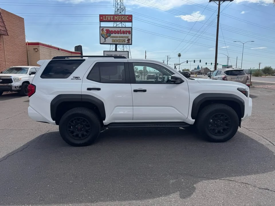 2025 Toyota 4Runner 6th Gen - Image 16 of 17