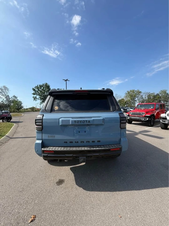 2025 Toyota 4Runner 6th Gen - Image 9 of 18