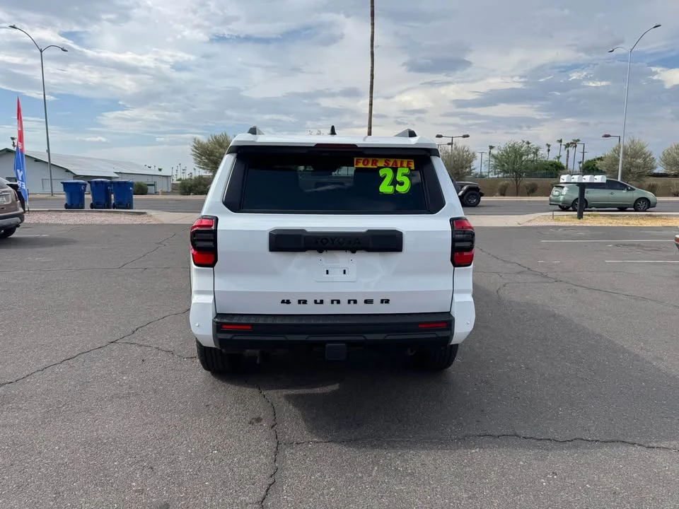 2025 Toyota 4Runner 6th Gen - Image 15 of 17
