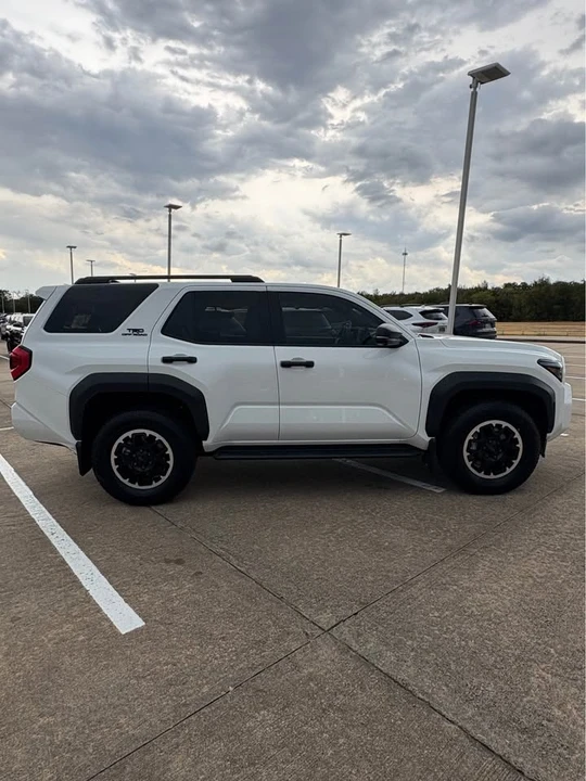 2025 Toyota 4Runner 6th Gen - Image 4 of 20