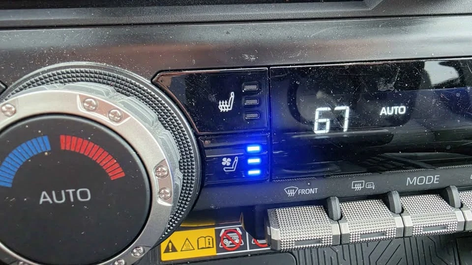 2025 Toyota 4Runner 6th Gen - Image 9 of 19