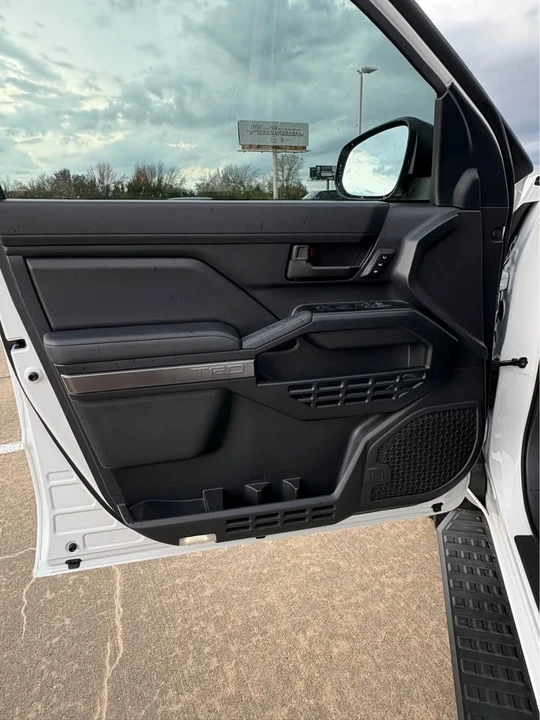 2025 Toyota 4Runner 6th Gen - Image 11 of 20