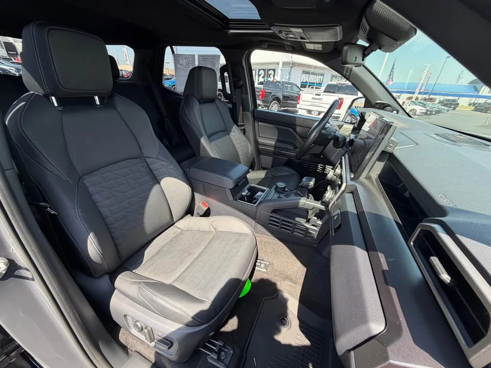 2025 Toyota 4Runner 6th Gen - Image 7 of 12