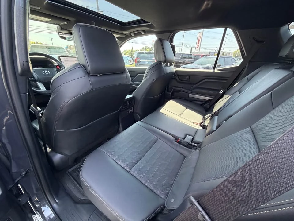 2025 Toyota 4Runner 6th Gen - Image 9 of 12