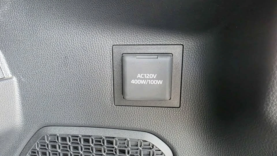 2025 Toyota 4Runner 6th Gen - Image 17 of 19