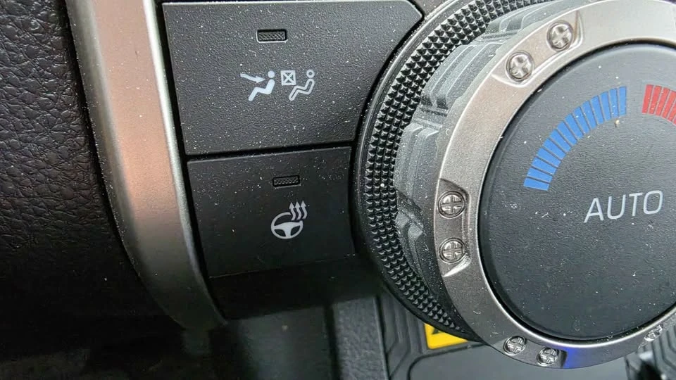 2025 Toyota 4Runner 6th Gen - Image 10 of 19