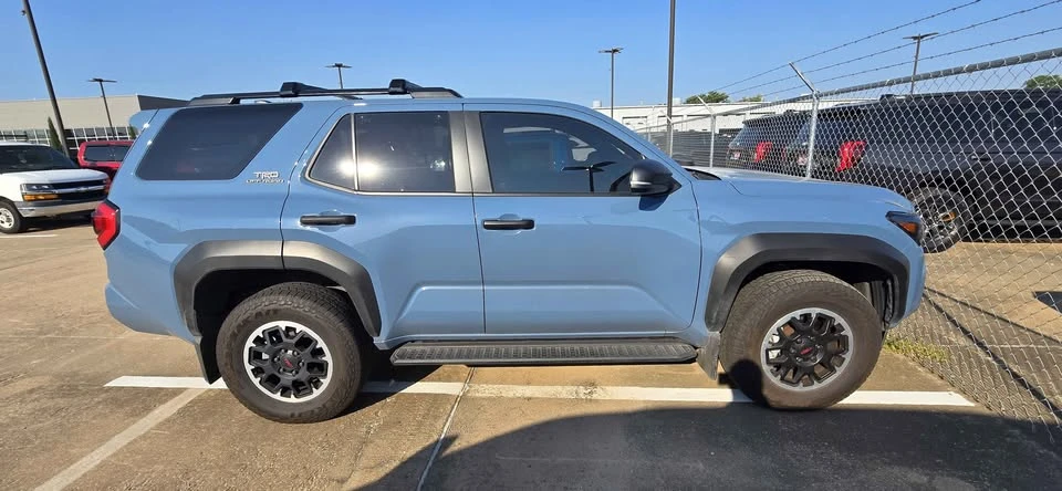 2025 Toyota 4Runner 6th Gen - Image 2 of 10