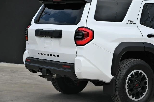 2025 Toyota 4Runner 6th Gen - Image 13 of 21