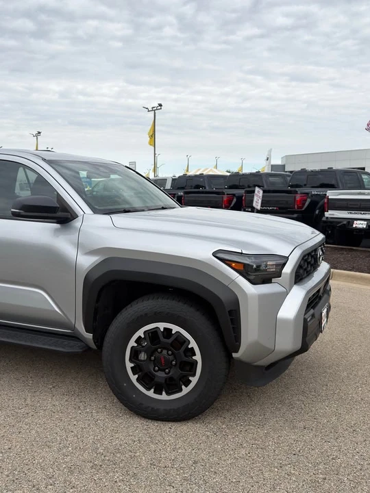 2025 Toyota 4Runner 6th Gen - Image 2 of 9