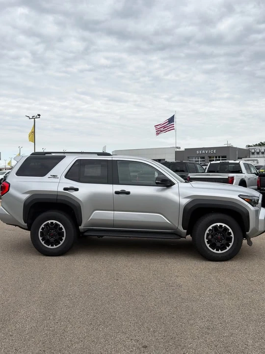 2025 Toyota 4Runner 6th Gen - Image 6 of 9