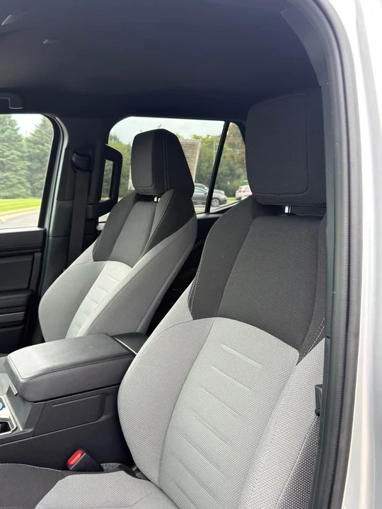 2025 Toyota 4Runner 6th Gen - Image 7 of 9