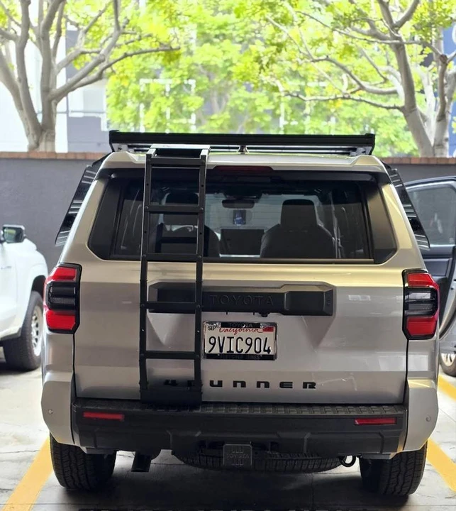 2025 Toyota 4Runner 6th Gen - Image 4 of 10