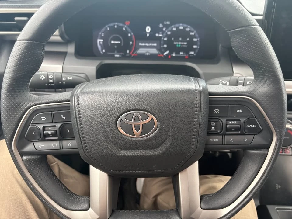 2025 Toyota 4Runner 6th Gen - Image 11 of 16