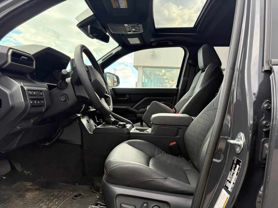 2025 Toyota 4Runner 6th Gen - Image 10 of 16