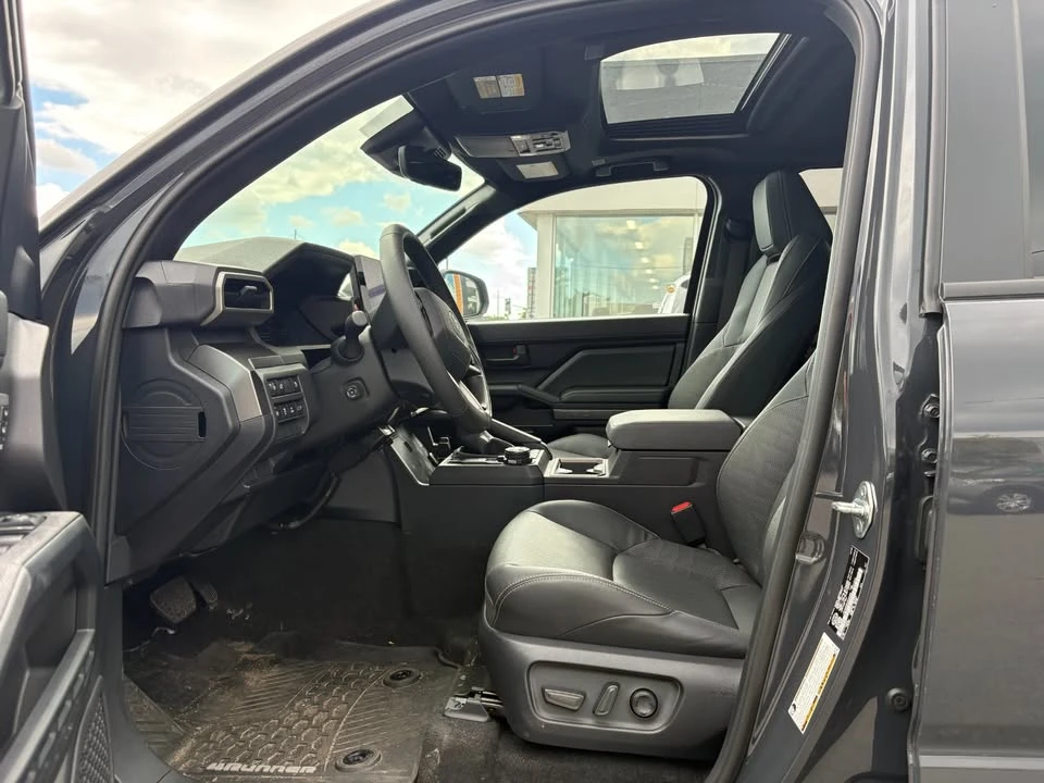 2025 Toyota 4Runner 6th Gen - Image 9 of 16