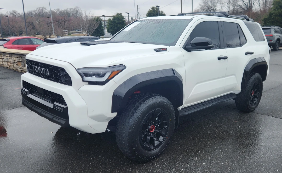 2025 Toyota 4Runner 6th Gen - Image 2 of 21