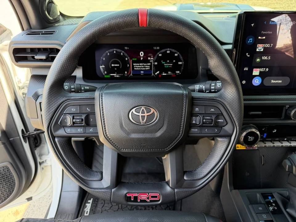 2025 Toyota 4Runner 6th Gen - Image 17 of 21