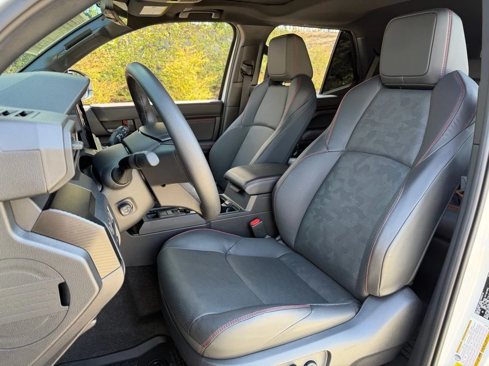 2025 Toyota 4Runner 6th Gen - Image 17 of 21