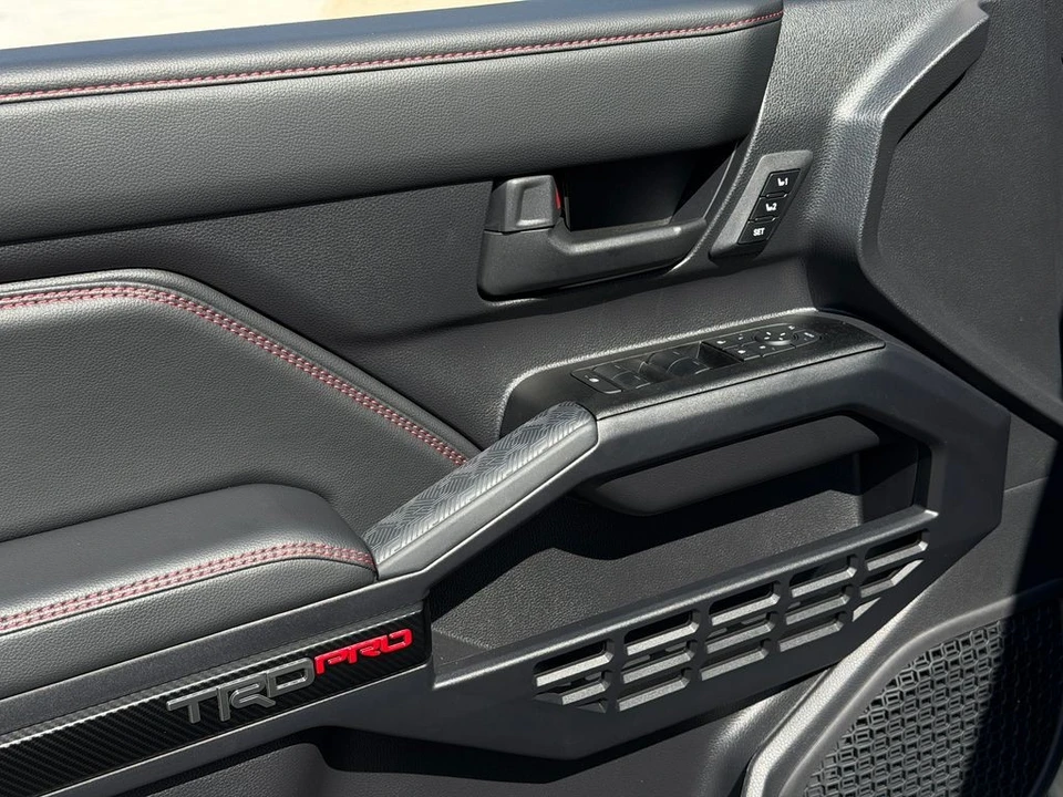 2025 Toyota 4Runner 6th Gen - Image 15 of 21