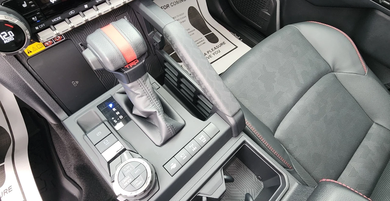 2025 Toyota 4Runner 6th Gen - Image 9 of 21