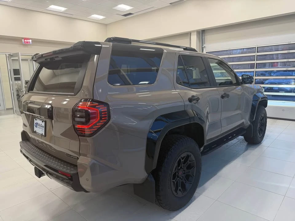 2025 Toyota 4Runner 6th Gen - Image 7 of 10