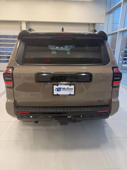 2025 Toyota 4Runner 6th Gen - Image 8 of 10