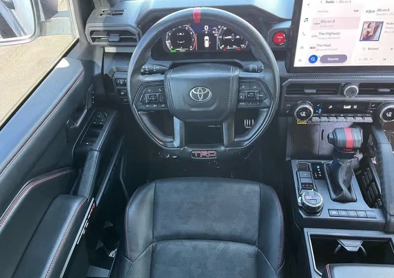2025 Toyota 4Runner 6th Gen - Image 14 of 17