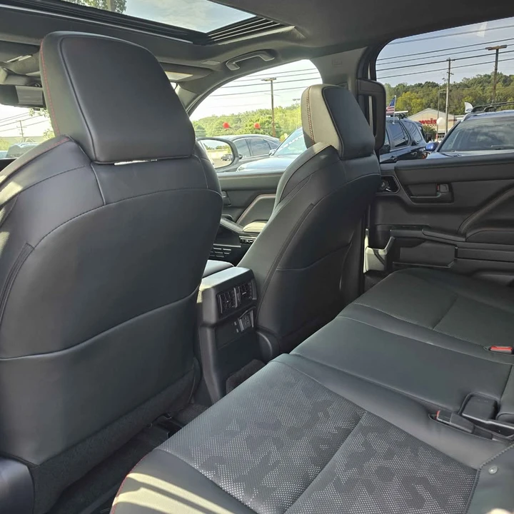 2025 Toyota 4Runner 6th Gen - Image 6 of 10