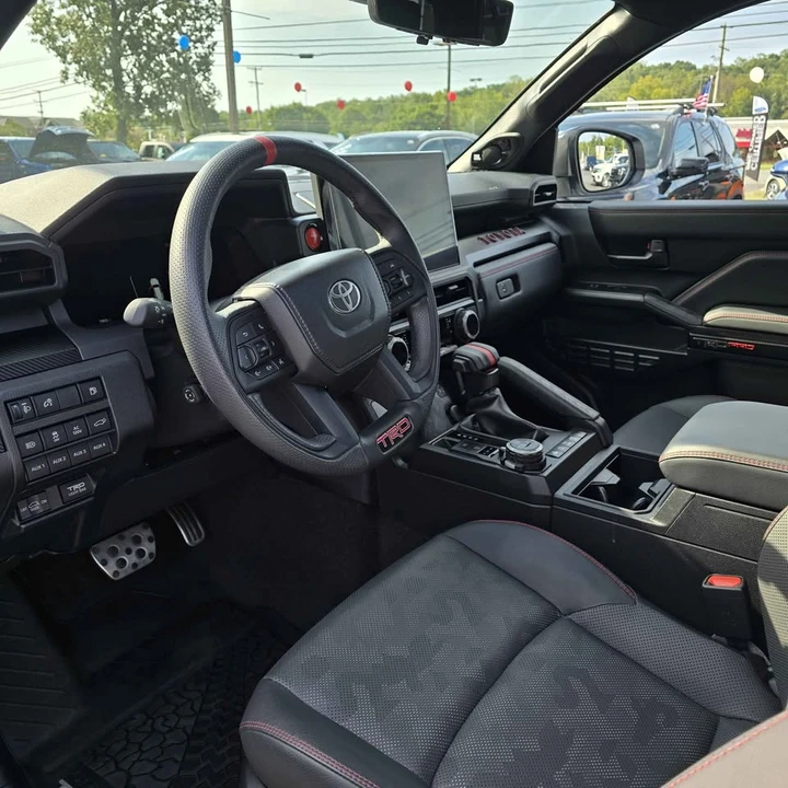 2025 Toyota 4Runner 6th Gen - Image 4 of 10
