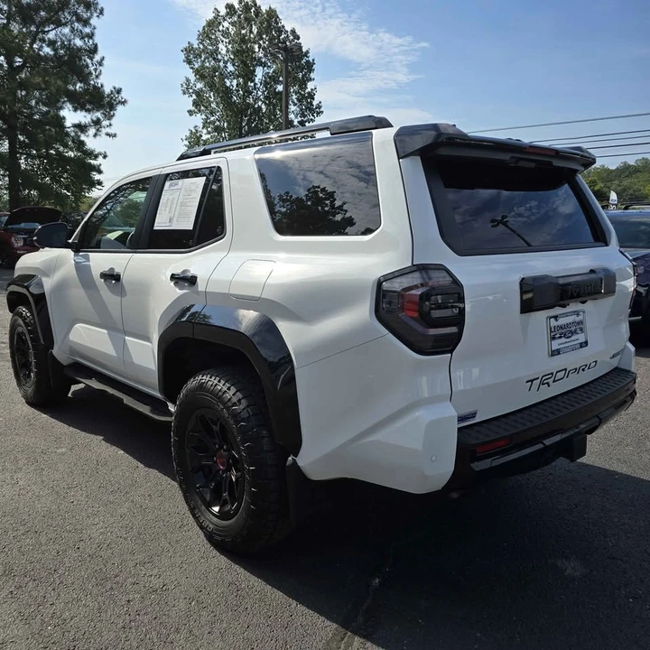 2025 Toyota 4Runner 6th Gen - Image 8 of 10