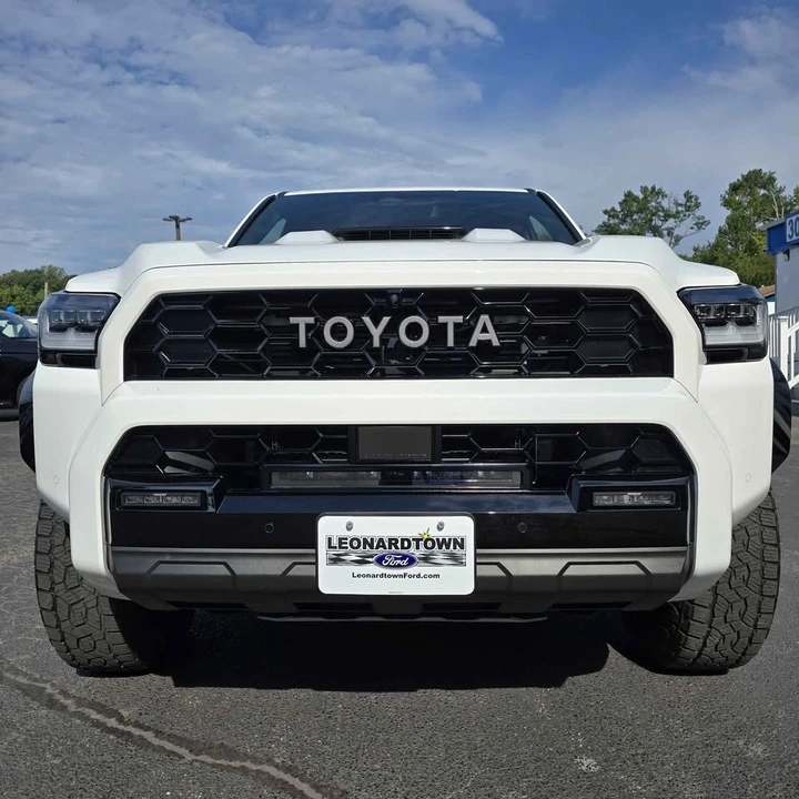 2025 Toyota 4Runner 6th Gen - Image 2 of 10