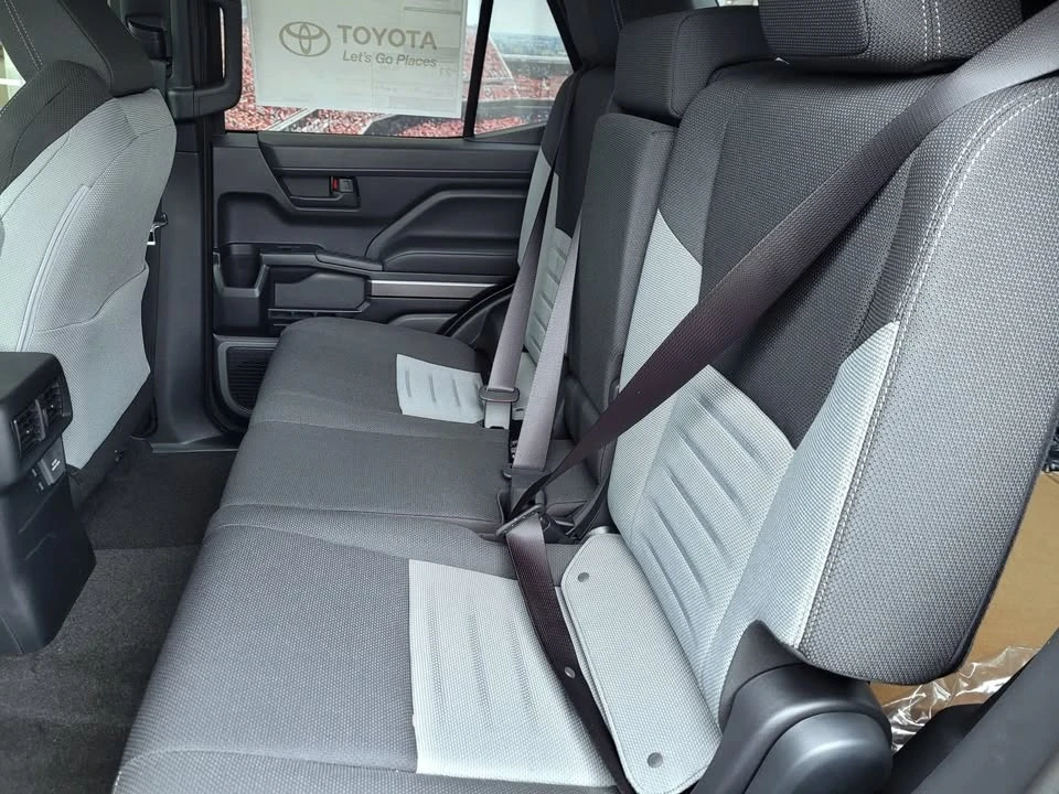 2025 Toyota 4Runner 6th Gen - Image 8 of 12