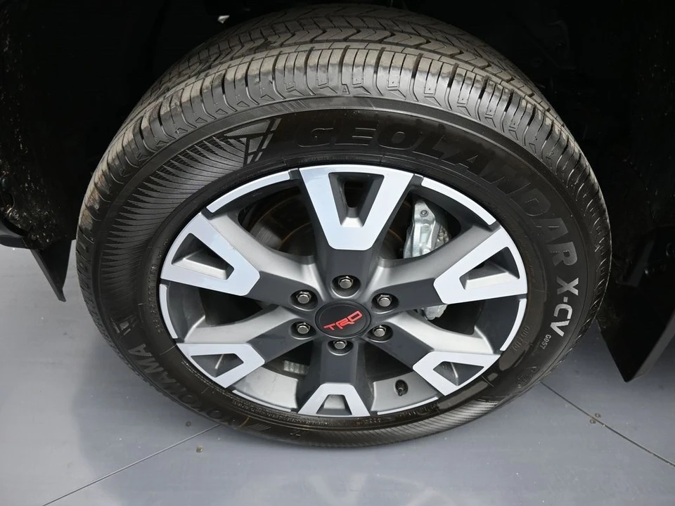 2025 Toyota 4Runner 6th Gen - Image 14 of 21