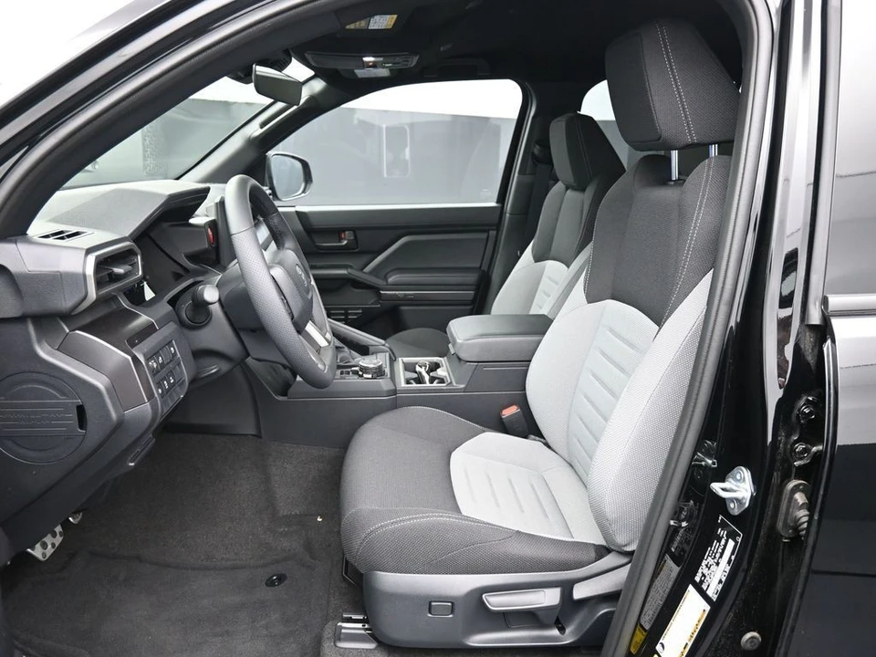 2025 Toyota 4Runner 6th Gen - Image 18 of 21