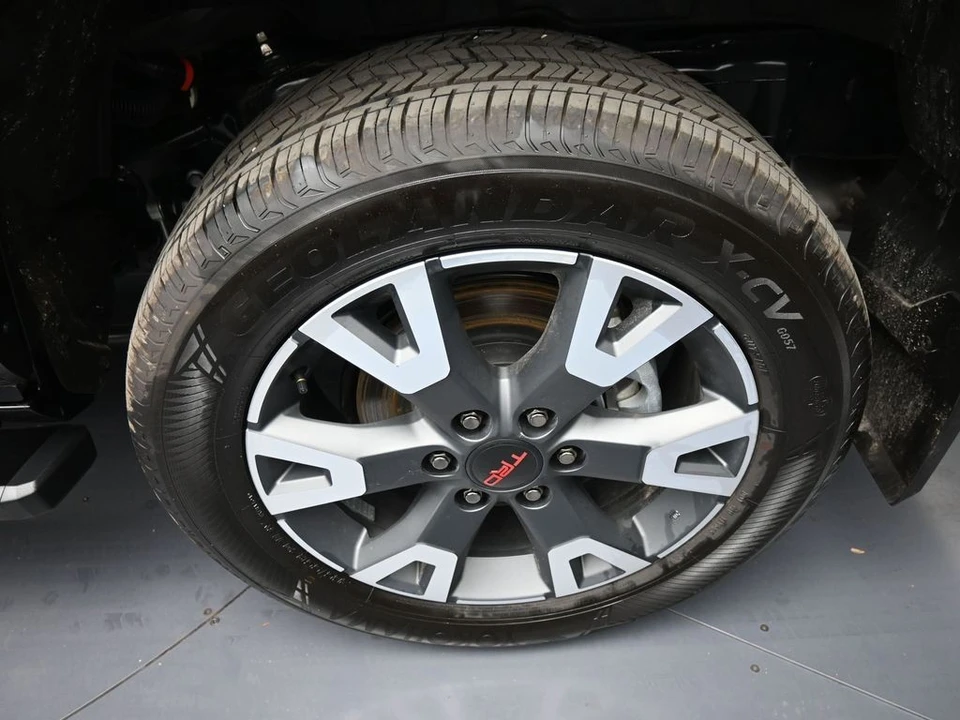 2025 Toyota 4Runner 6th Gen - Image 15 of 21
