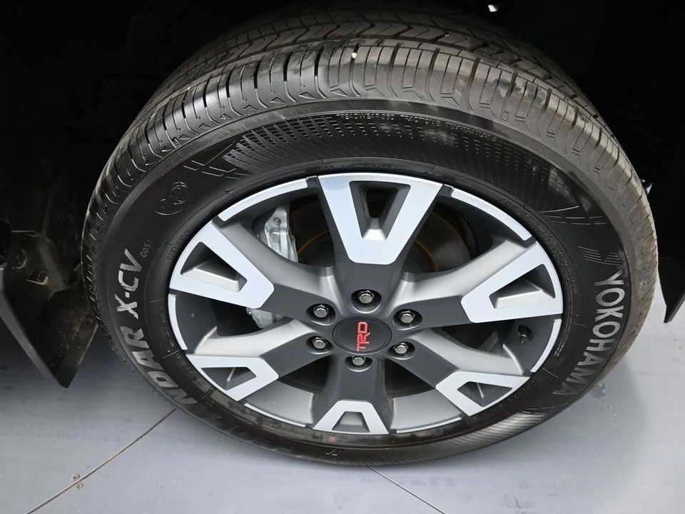 2025 Toyota 4Runner 6th Gen - Image 13 of 21
