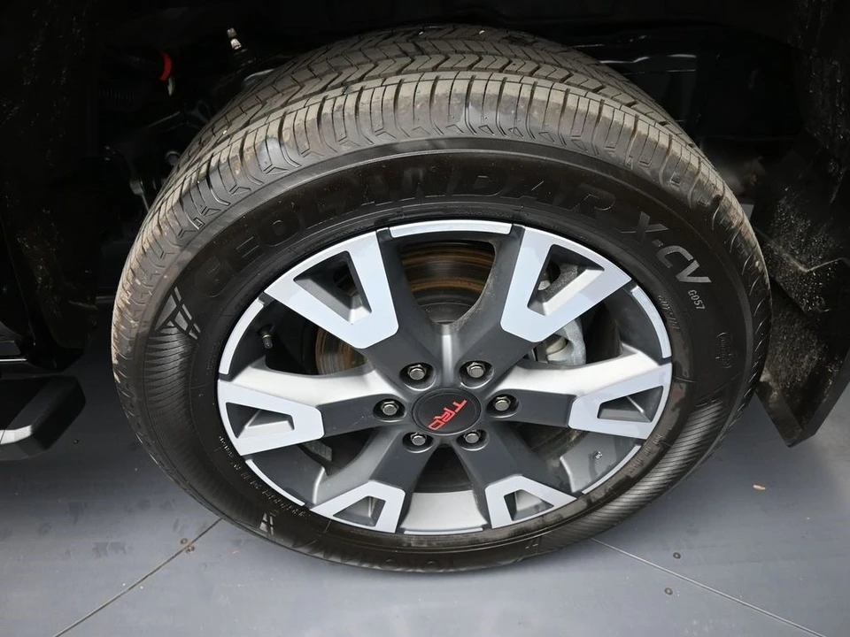 2025 Toyota 4Runner 6th Gen - Image 15 of 21
