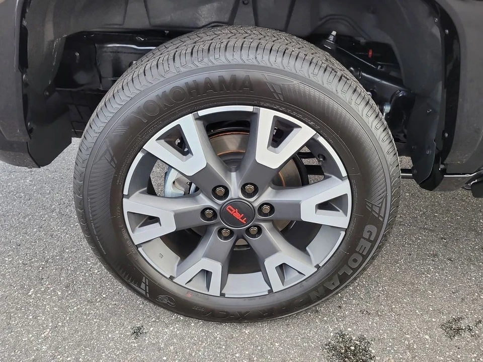 2025 Toyota 4Runner 6th Gen - Image 5 of 12