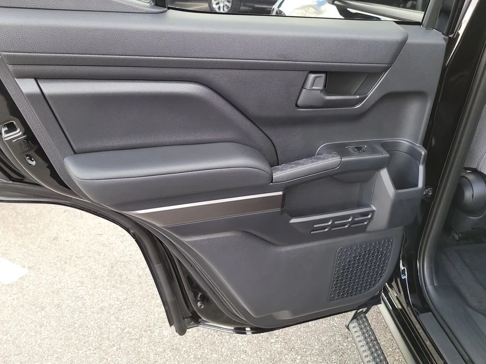 2025 Toyota 4Runner 6th Gen - Image 8 of 12