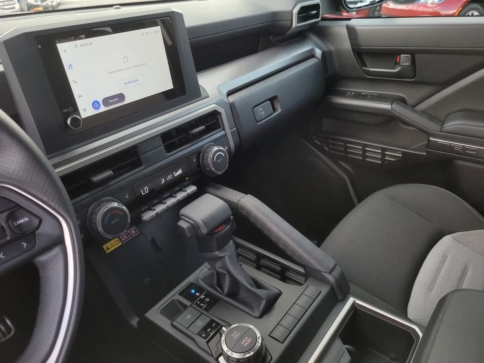 2025 Toyota 4Runner 6th Gen - Image 17 of 21