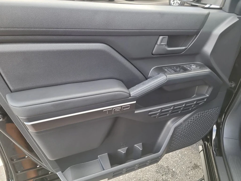 2025 Toyota 4Runner 6th Gen - Image 13 of 21