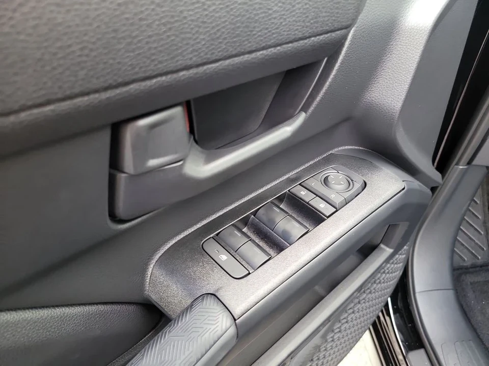 2025 Toyota 4Runner 6th Gen - Image 14 of 21