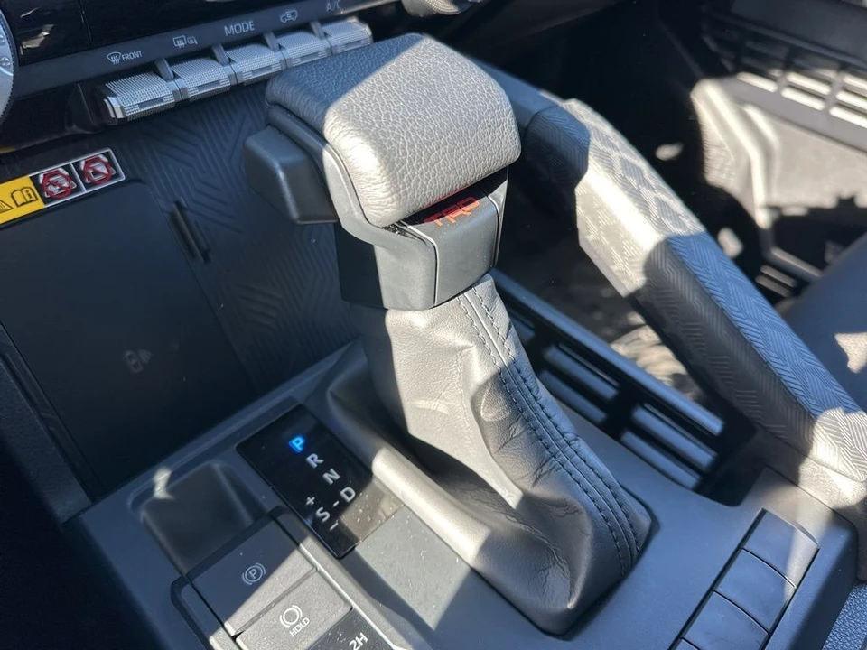 2025 Toyota 4Runner 6th Gen - Image 15 of 21