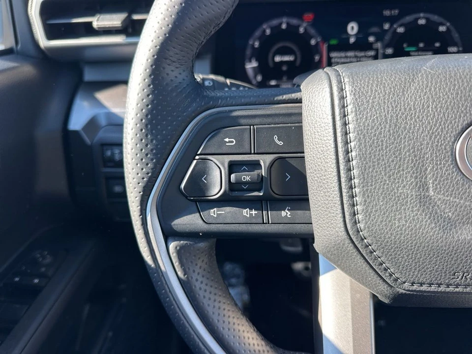 2025 Toyota 4Runner 6th Gen - Image 13 of 21