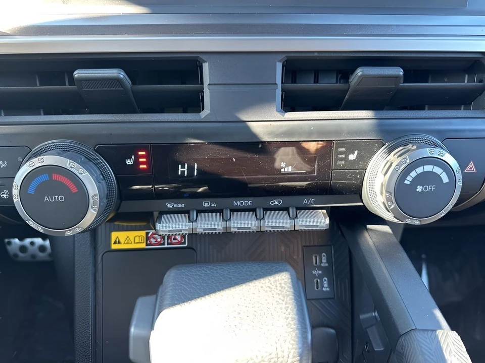 2025 Toyota 4Runner 6th Gen - Image 17 of 21
