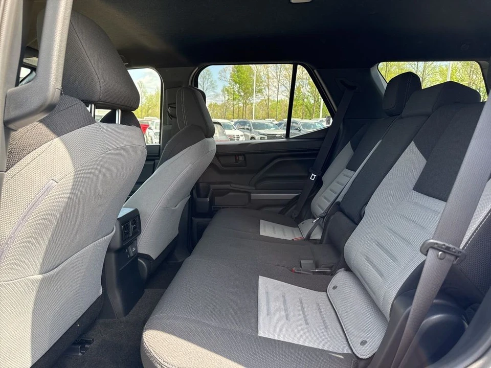 2025 Toyota 4Runner 6th Gen - Image 11 of 21
