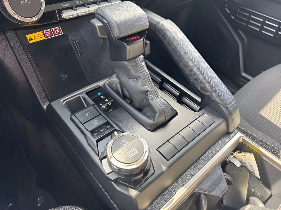 2025 Toyota 4Runner 6th Gen - Image 17 of 21