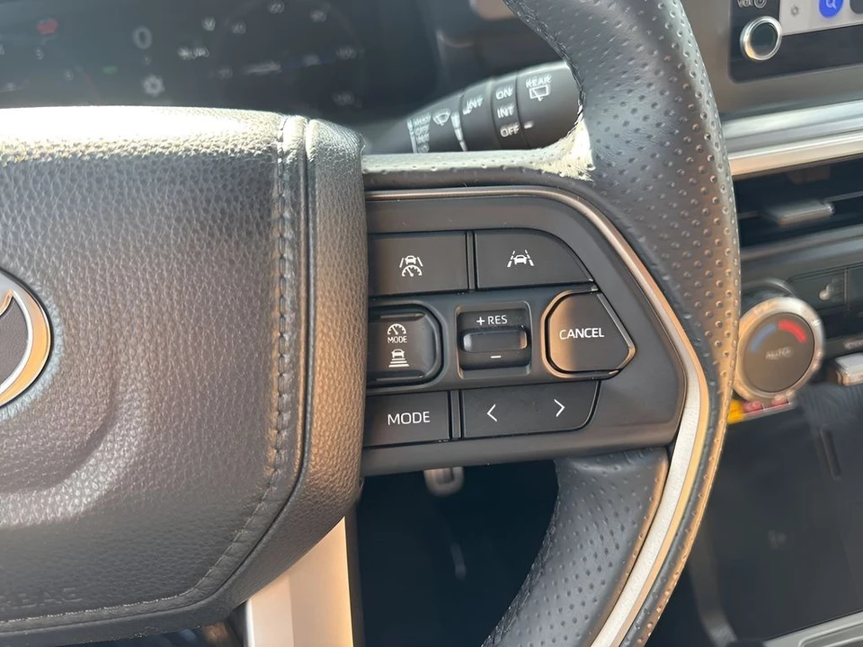 2025 Toyota 4Runner 6th Gen - Image 16 of 21