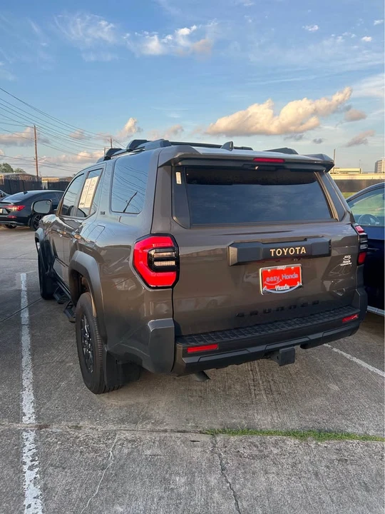 2025 Toyota 4Runner 6th Gen - Image 7 of 10